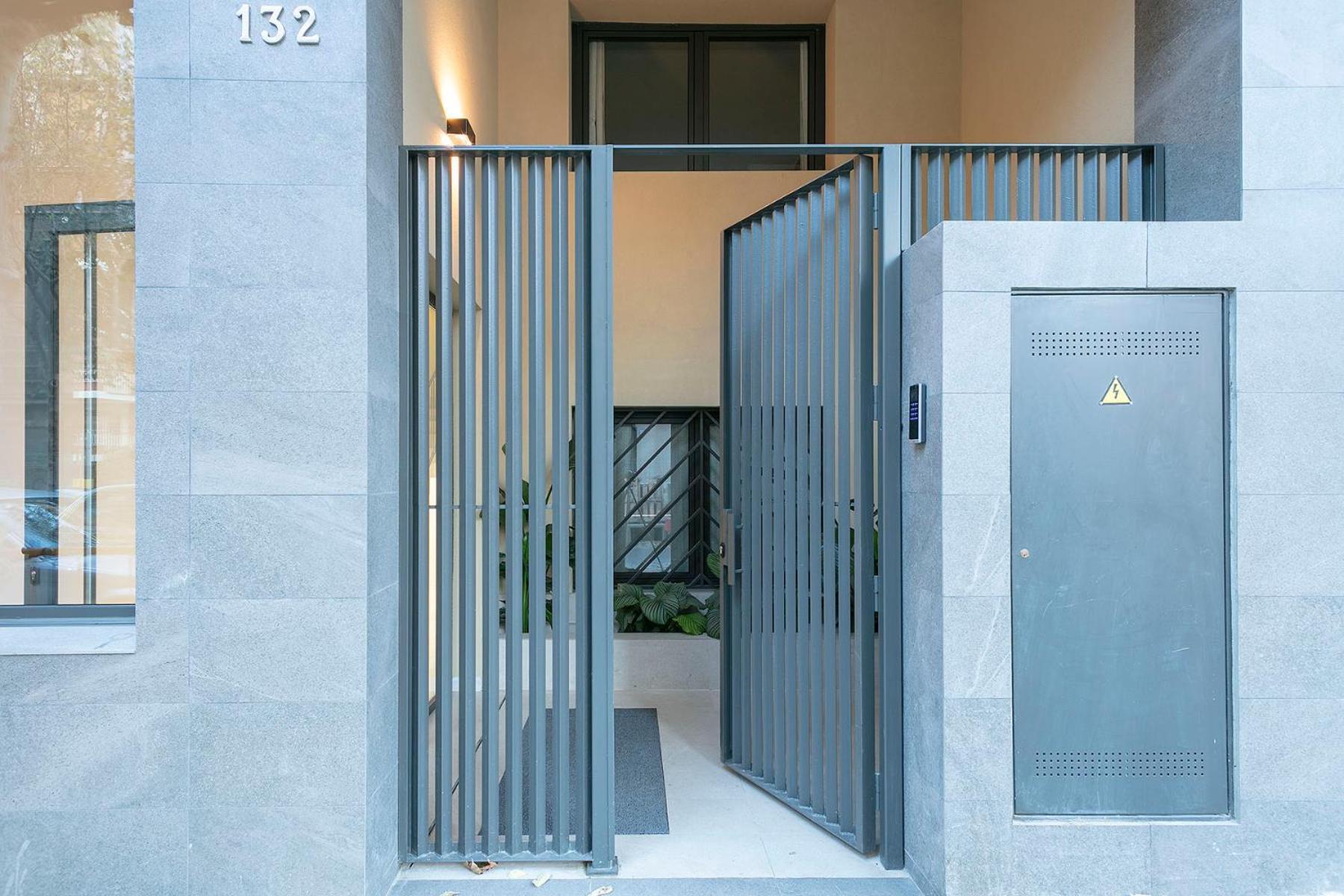 Your Home - Camp Nou Apartment لوسبيتاليت دي يوبريغات المظهر الخارجي الصورة